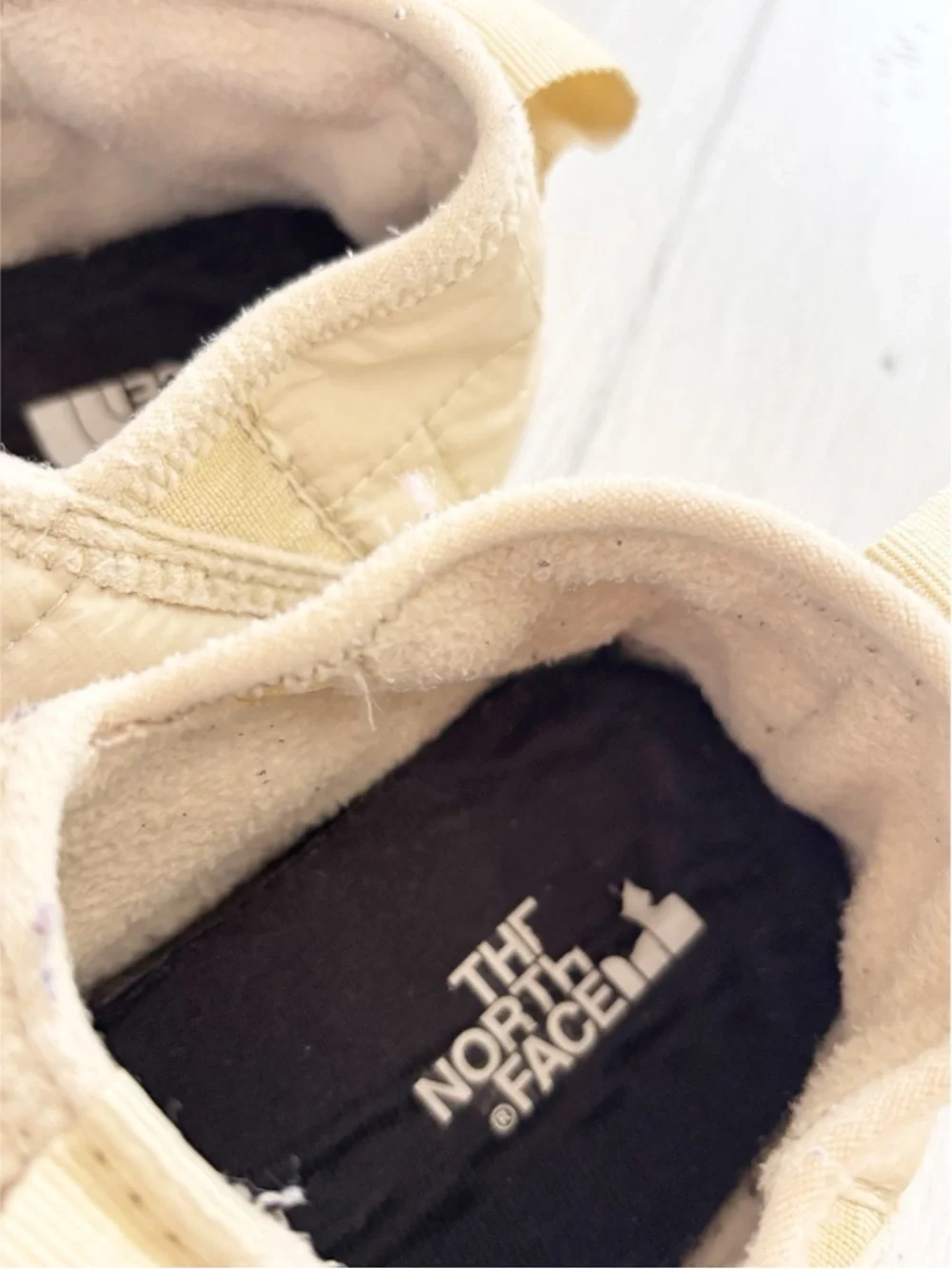 THE NORTH FACE Youth Gravel/White Dune THERMOBALL™ Traction Mules II Size 1